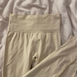 Misguided Seamless Ribbed Gym
Leggings size small